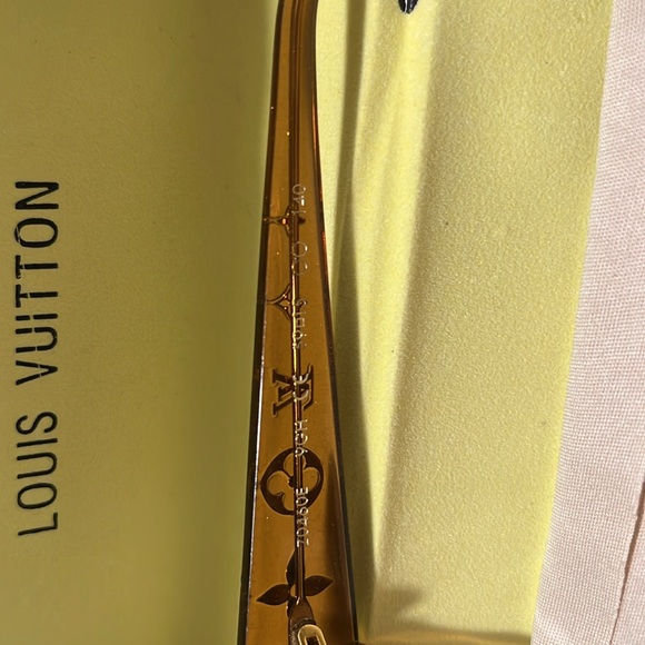 Louis Vuitton 'Obsession GM' Glitter Honey sunglasses. - Picture 6 of 8